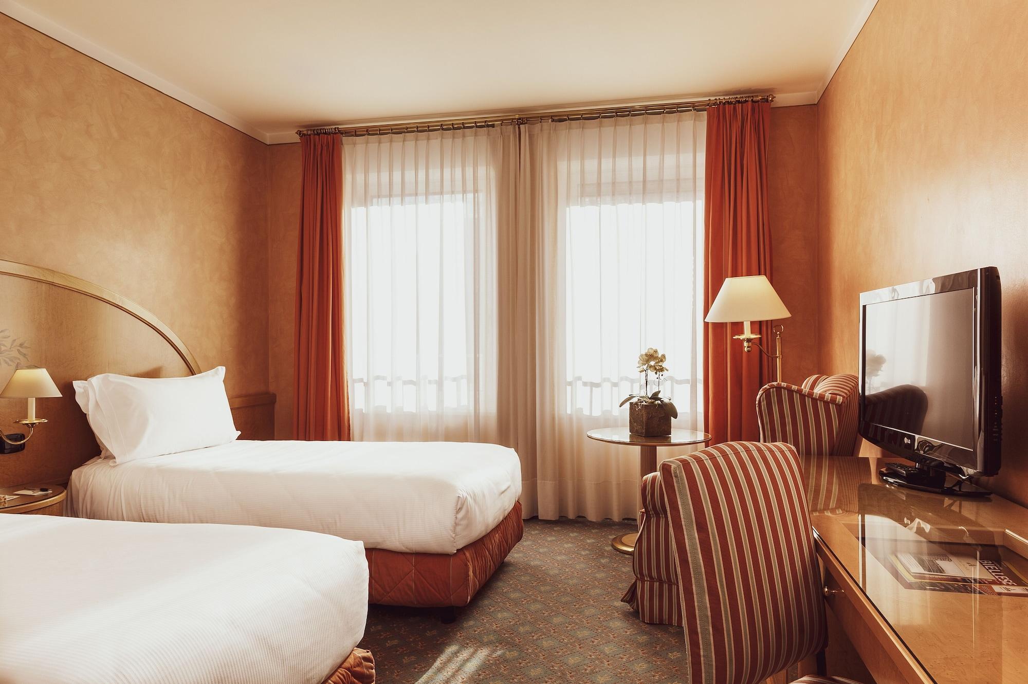 Agora' Palace Hotel Biella Esterno foto