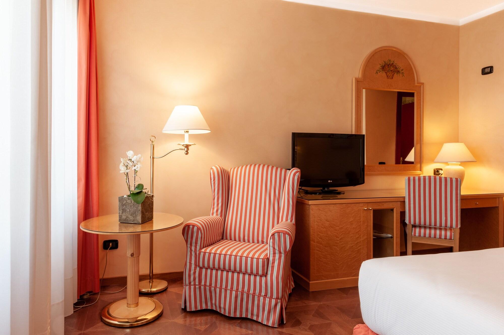 Agora' Palace Hotel Biella Esterno foto