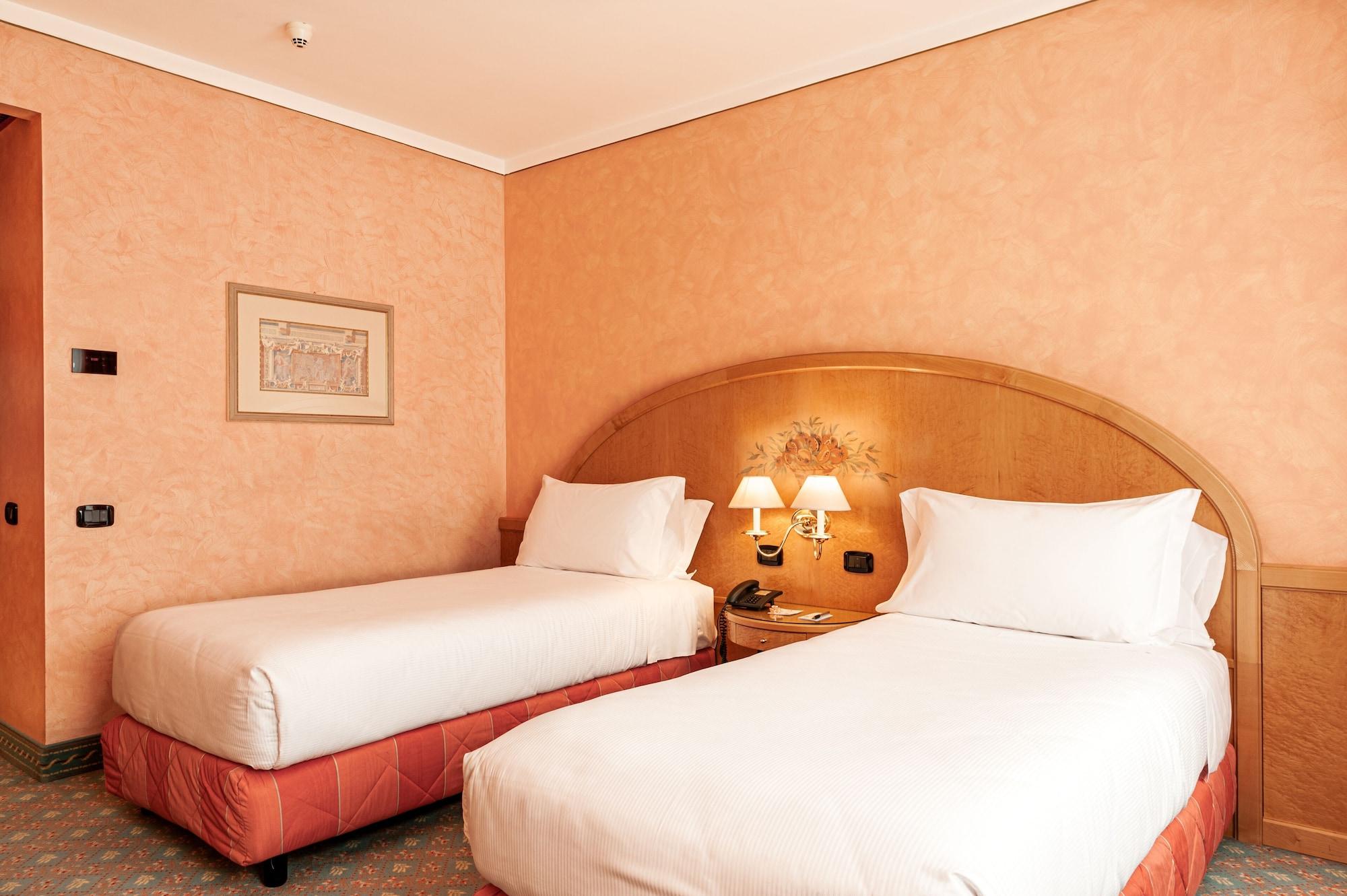 Agora' Palace Hotel Biella Esterno foto