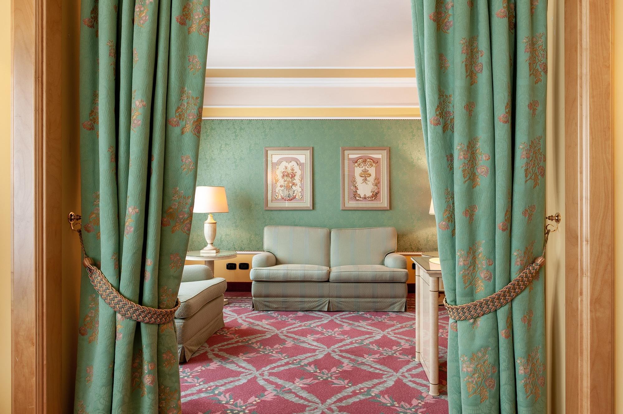 Agora' Palace Hotel Biella Esterno foto