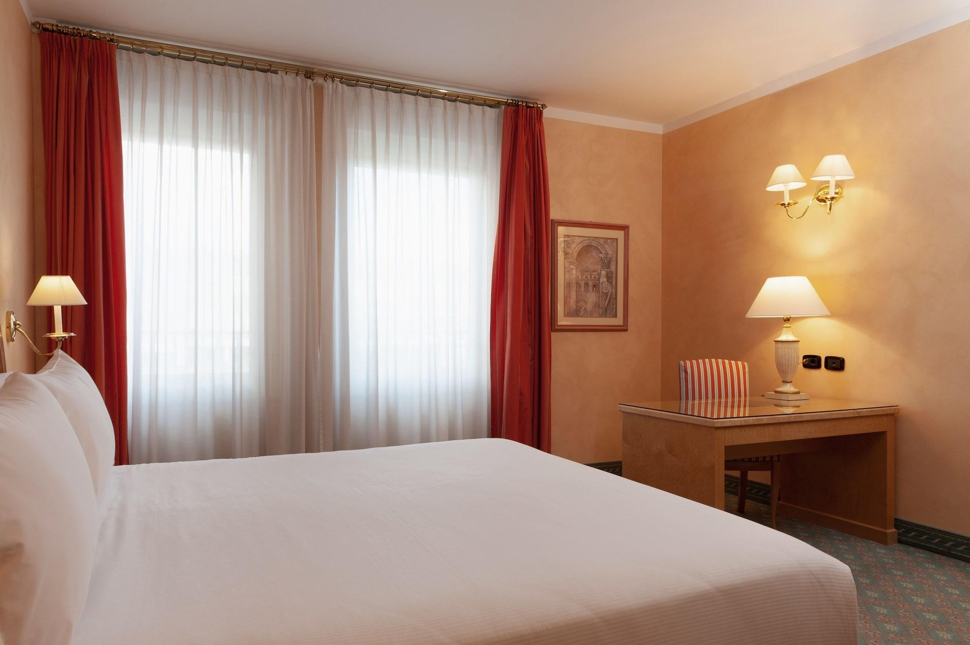 Agora' Palace Hotel Biella Esterno foto