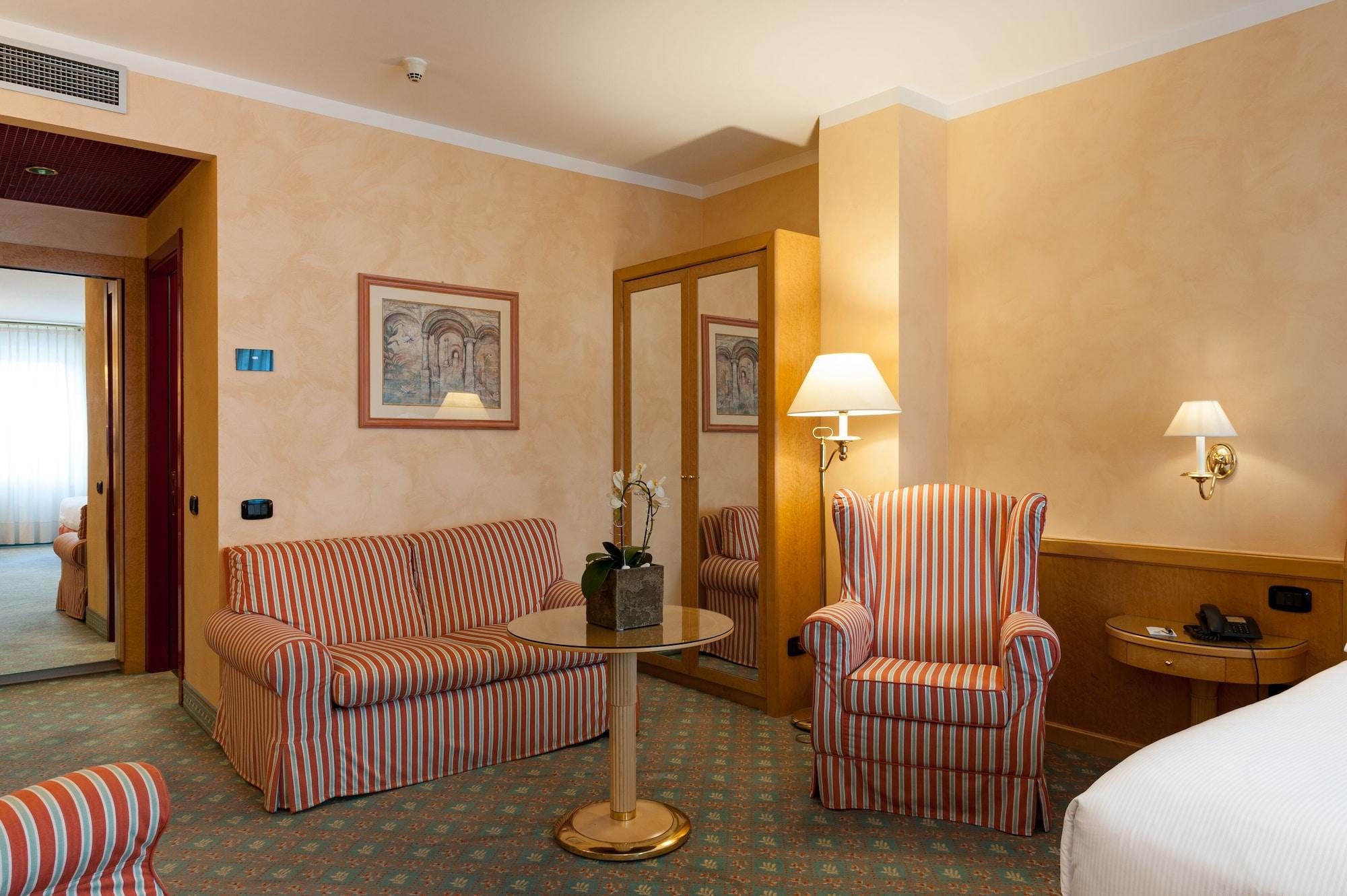 Agora' Palace Hotel Biella Esterno foto
