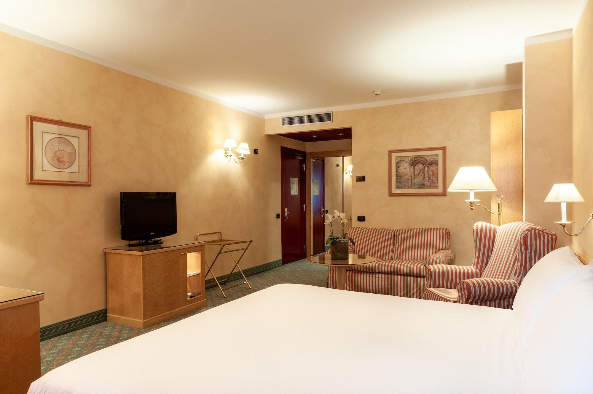 Agora' Palace Hotel Biella Esterno foto