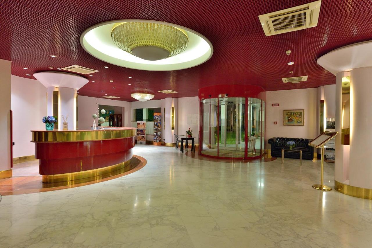 Agora' Palace Hotel Biella Esterno foto