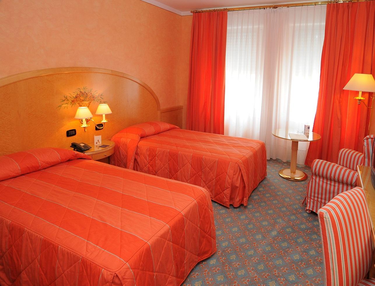 Agora' Palace Hotel Biella Esterno foto