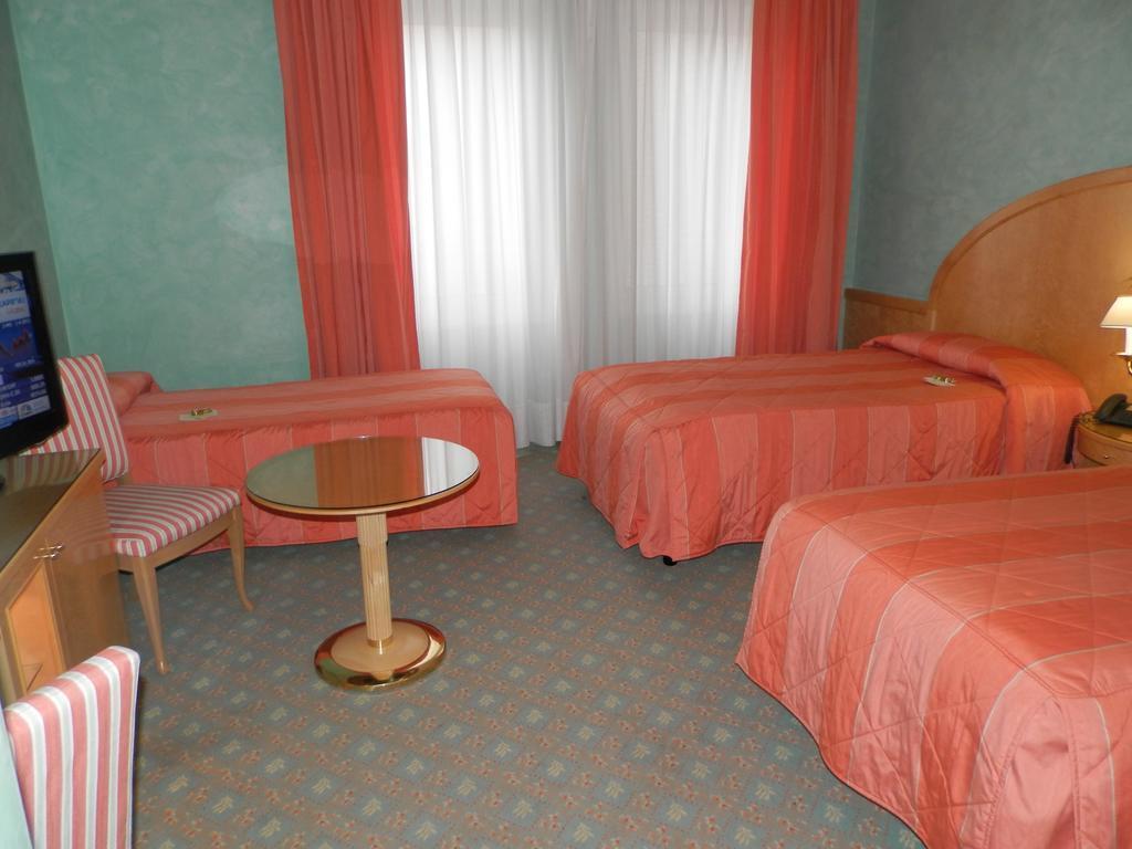 Agora' Palace Hotel Biella Esterno foto