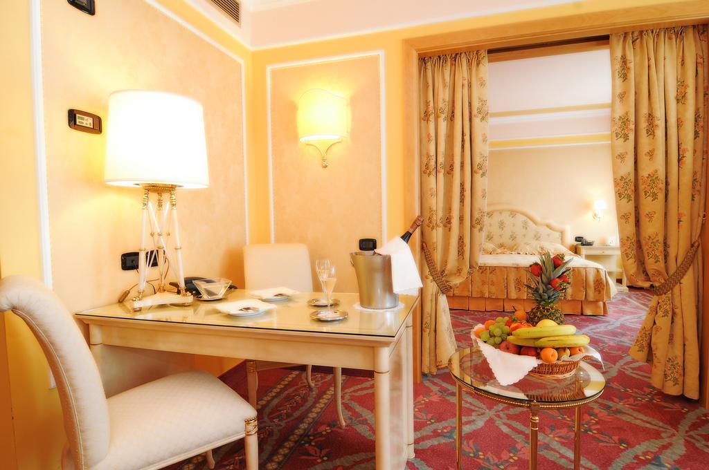 Agora' Palace Hotel Biella Esterno foto