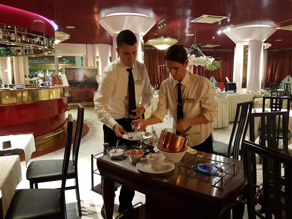 Agora' Palace Hotel Biella Esterno foto