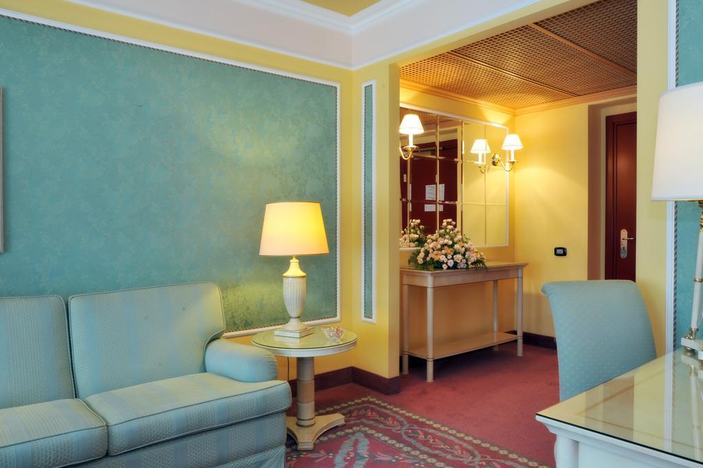 Agora' Palace Hotel Biella Esterno foto