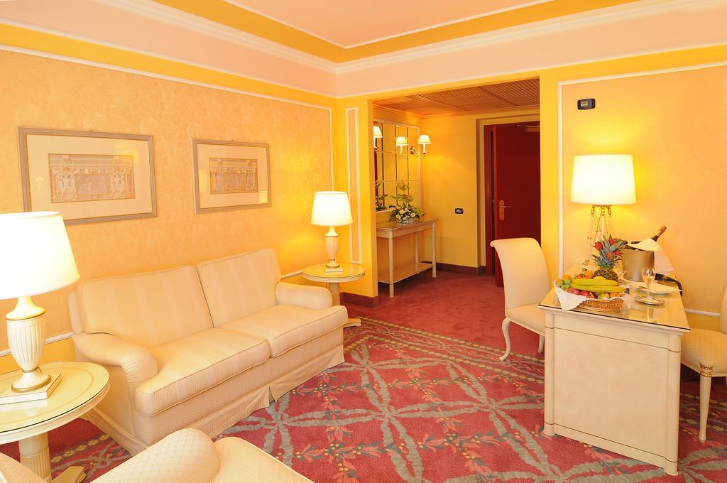 Agora' Palace Hotel Biella Esterno foto